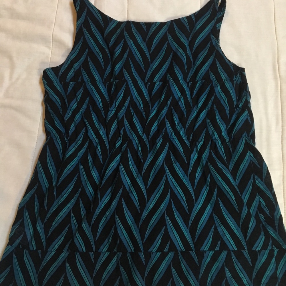 Beautiful sleeveless top - Picture 2 of 4